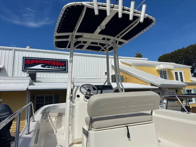 Slide: The Image of Boston Whaler 190 Montauk 2026 - 4