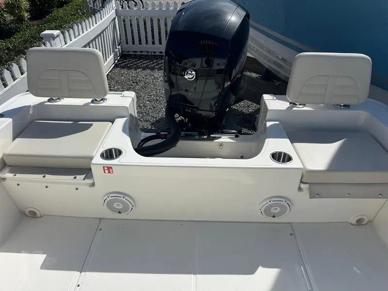 Slide: The Image of Boston Whaler 190 Montauk 2026 - 5