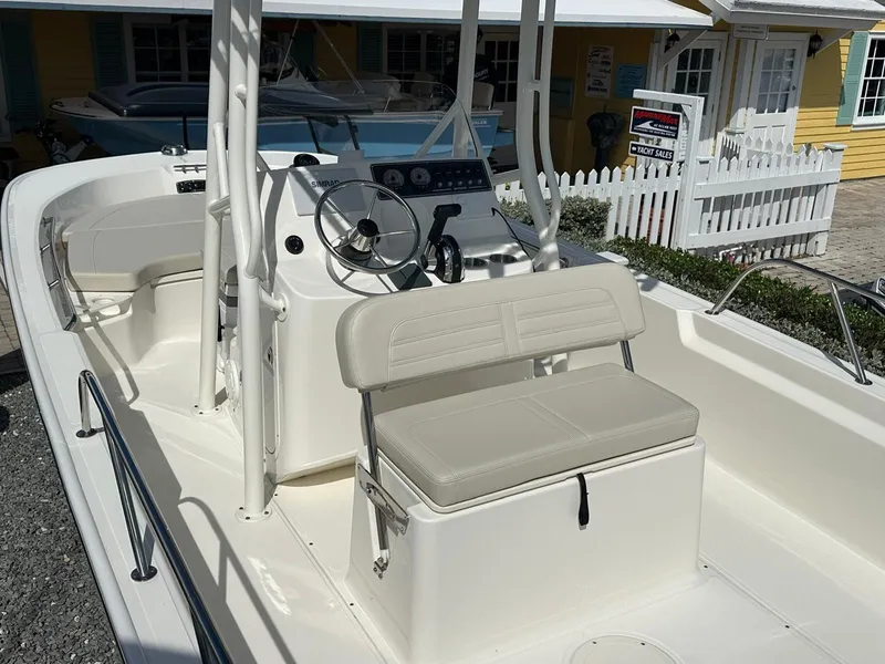 Slide: The Image of Boston Whaler 190 Montauk 2026 - 6