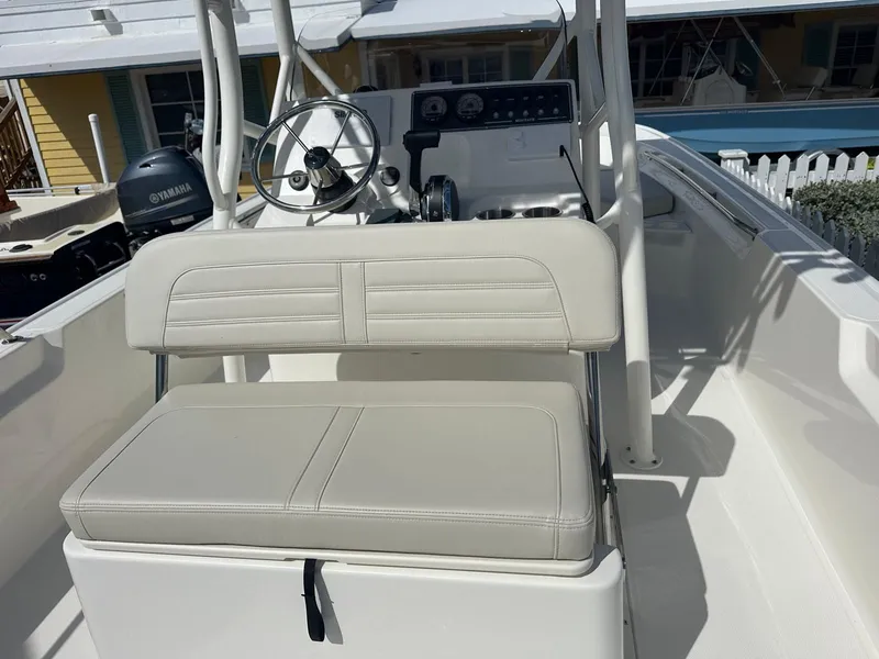 Slide: The Image of Boston Whaler 190 Montauk 2026 - 7