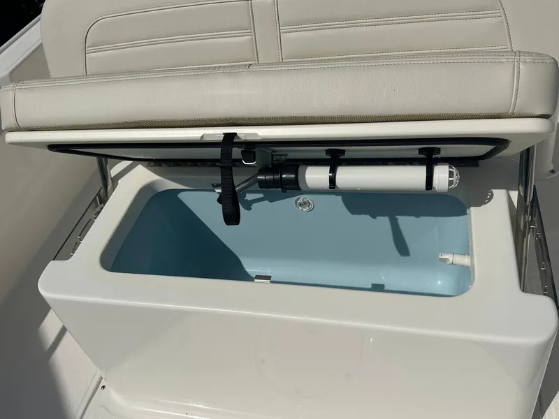Slide: The Image of Boston Whaler 190 Montauk 2026 - 8
