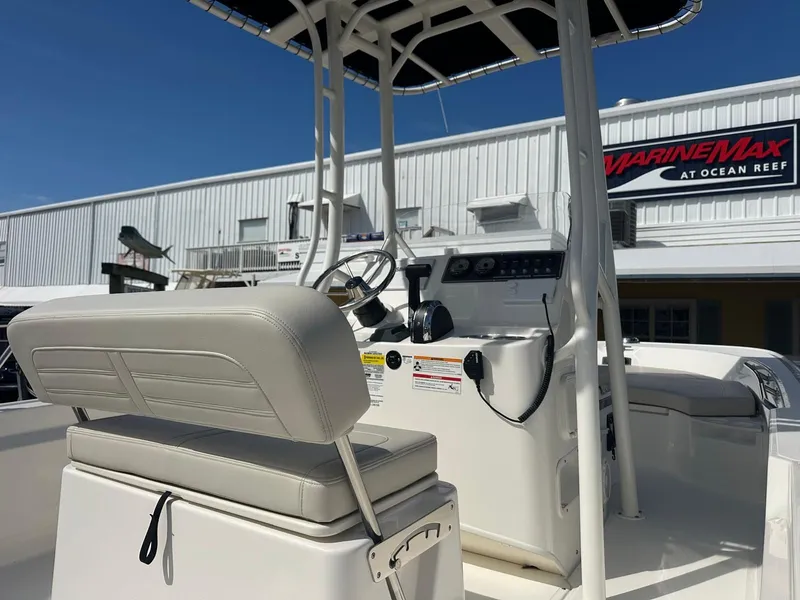 Slide: The Image of Boston Whaler 190 Montauk 2026 - 9