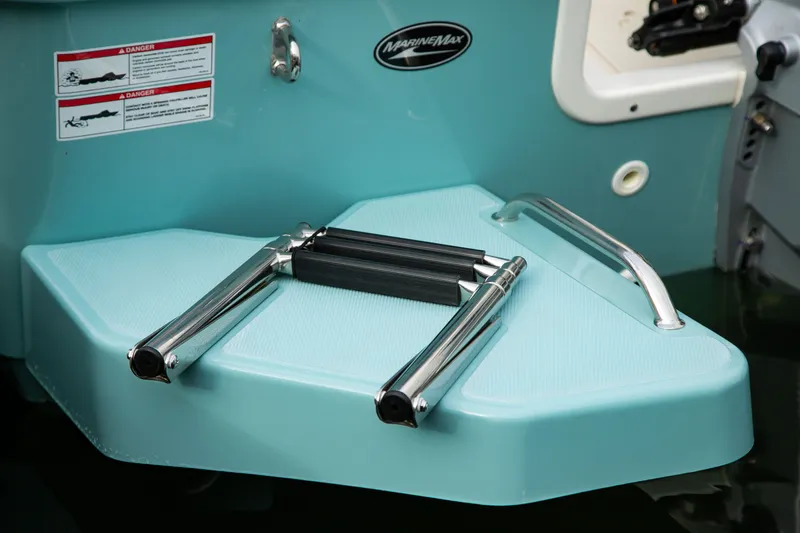 Slide: The Image of Boston Whaler 190 Montauk 2026 - 13