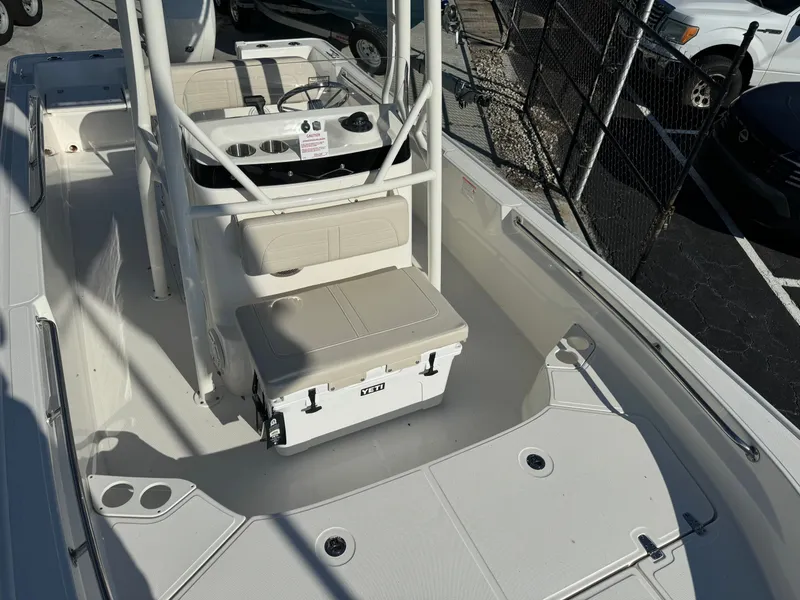 Slide: The Image of Boston Whaler 190 Montauk 2026 - 20