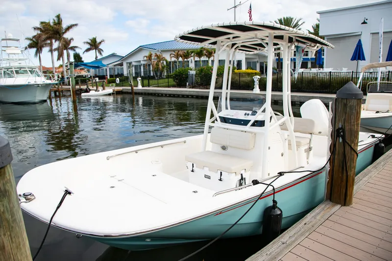 Slide: The Image of Boston Whaler 190 Montauk 2026 - 6