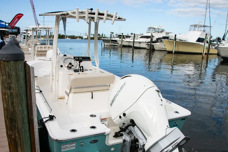 Slide: The Image of Boston Whaler 190 Montauk 2026 - 7