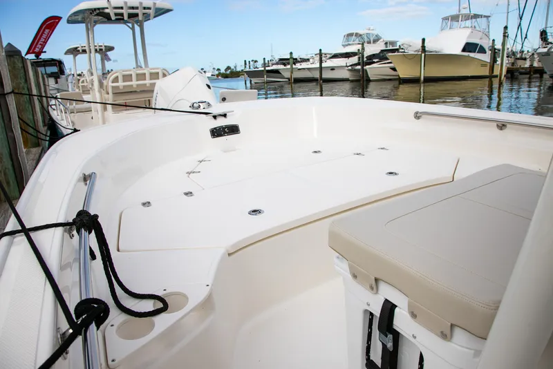 Slide: The Image of Boston Whaler 190 Montauk 2026 - 8
