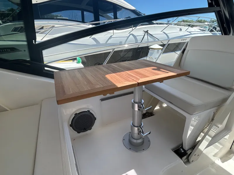 Slide: The Image of Boston Whaler 325 Conquest 2026 - 25