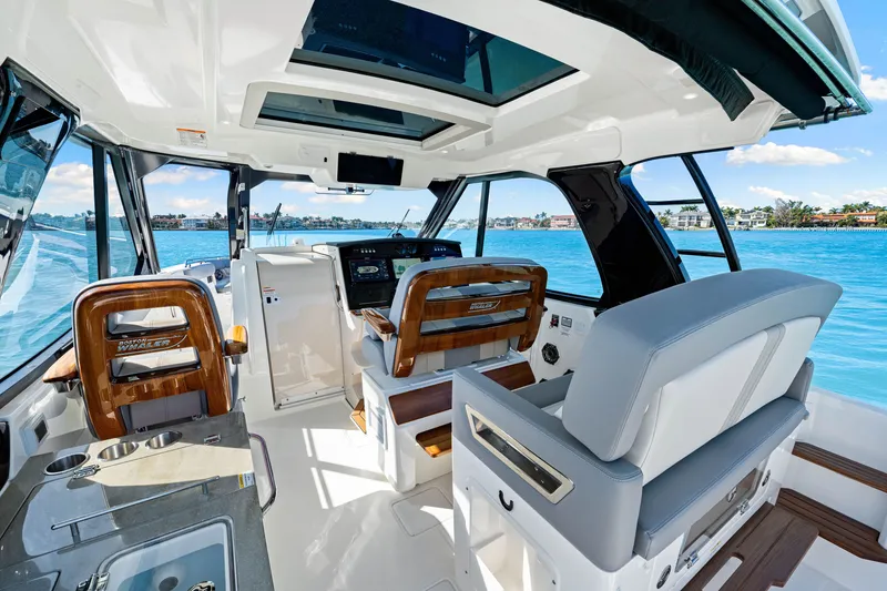 Slide: The Image of Boston Whaler 380 Realm 2026 - 17