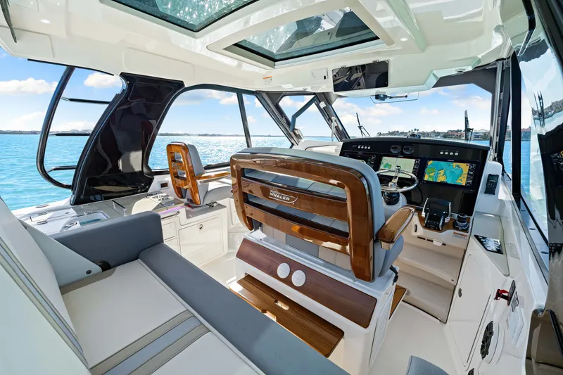 Slide: The Image of Boston Whaler 380 Realm 2026 - 18