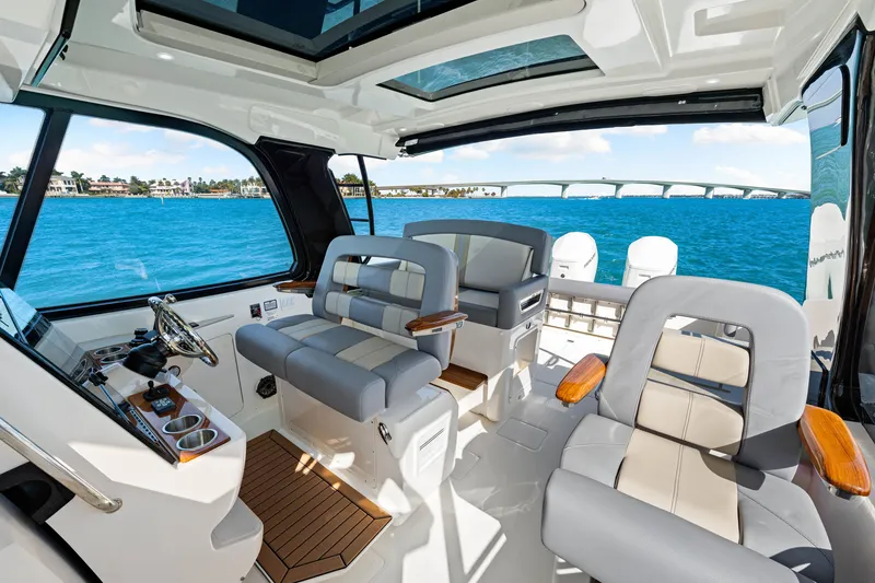 Slide: The Image of Boston Whaler 380 Realm 2026 - 20