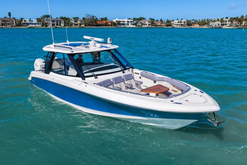 Slide: The Image of Boston Whaler 380 Realm 2026 - 23