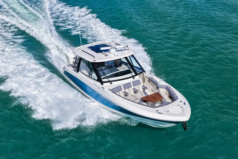 Slide: The Image of Boston Whaler 380 Realm 2026 - 28