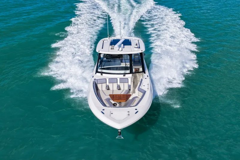Slide: The Image of Boston Whaler 380 Realm 2026 - 29