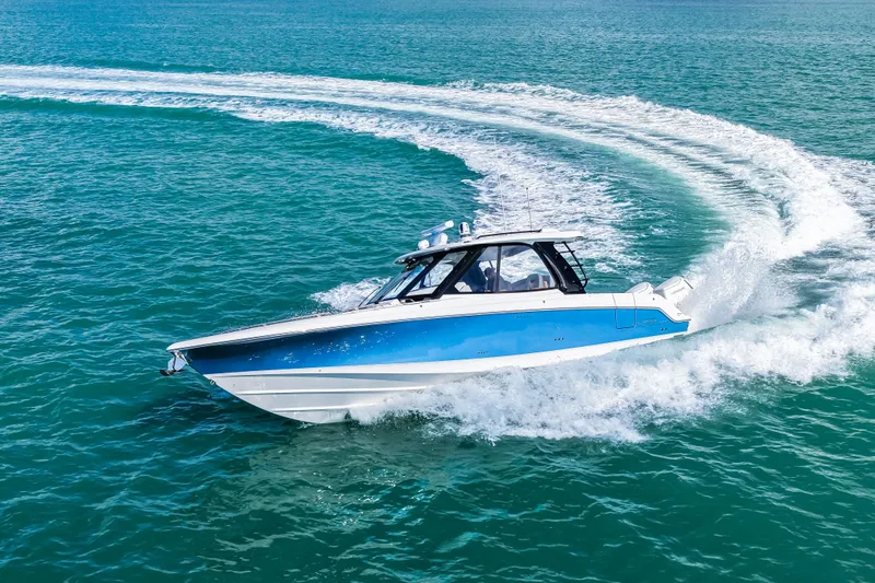 Slide: The Image of Boston Whaler 380 Realm 2026 - 32