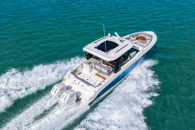 Slide: The Image of Boston Whaler 380 Realm 2026 - 33