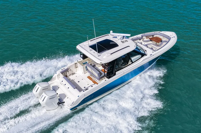Slide: The Image of Boston Whaler 380 Realm 2026 - 34