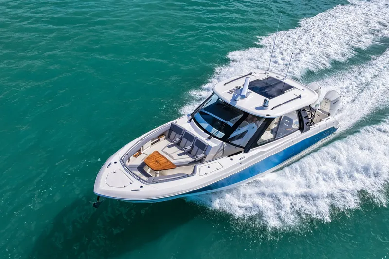 Slide: The Image of Boston Whaler 380 Realm 2026 - 36