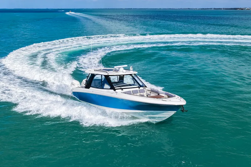 Slide: The Image of Boston Whaler 380 Realm 2026 - 42