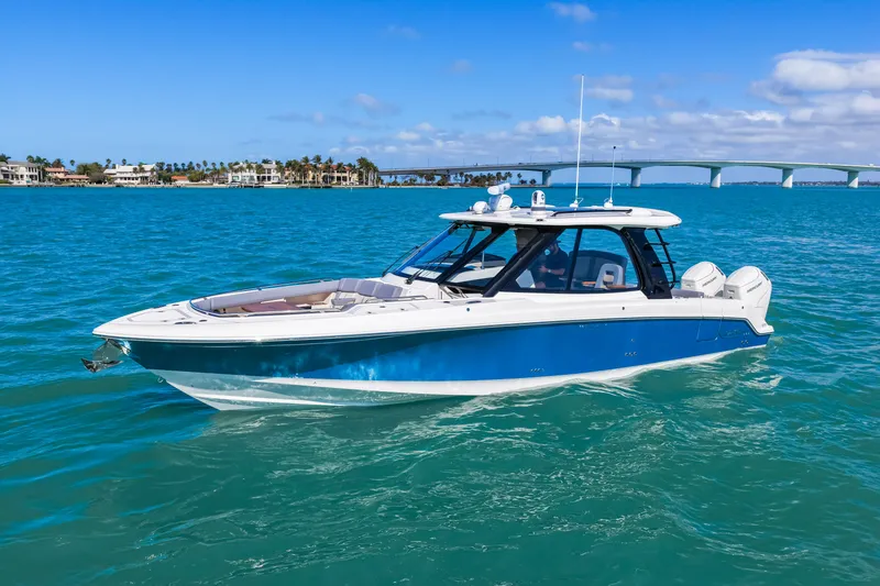 Slide: The Image of Boston Whaler 380 Realm 2026 - 46