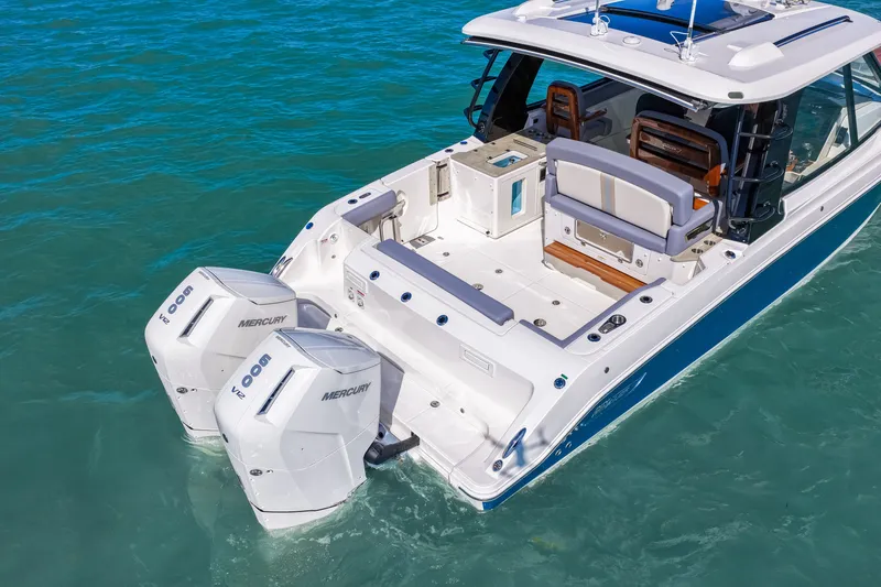 Slide: The Image of Boston Whaler 380 Realm 2026 - 58