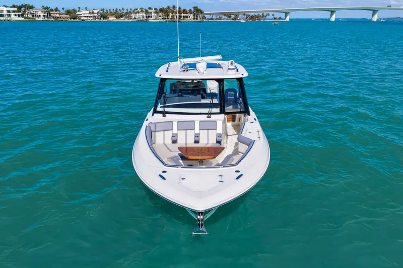 Slide: The Image of Boston Whaler 380 Realm 2026 - 60