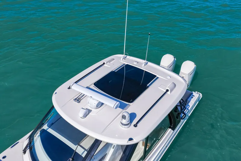 Slide: The Image of Boston Whaler 380 Realm 2026 - 62