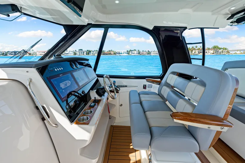 Slide: The Image of Boston Whaler 380 Realm 2026 - 69