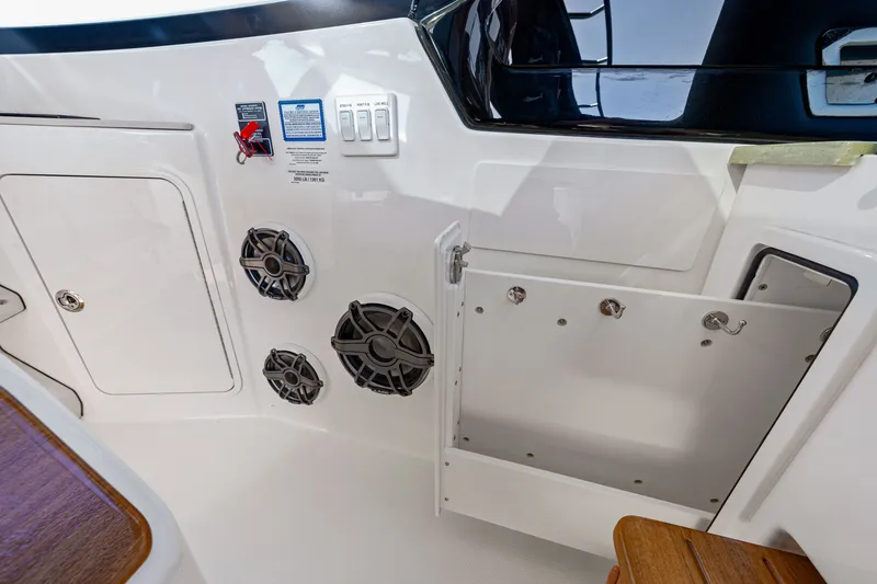 Slide: The Image of Boston Whaler 380 Realm 2026 - 73