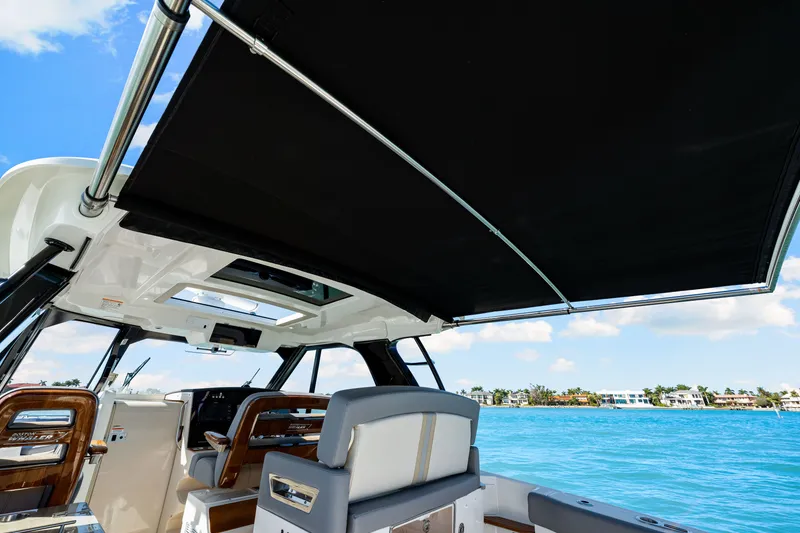 Slide: The Image of Boston Whaler 380 Realm 2026 - 75