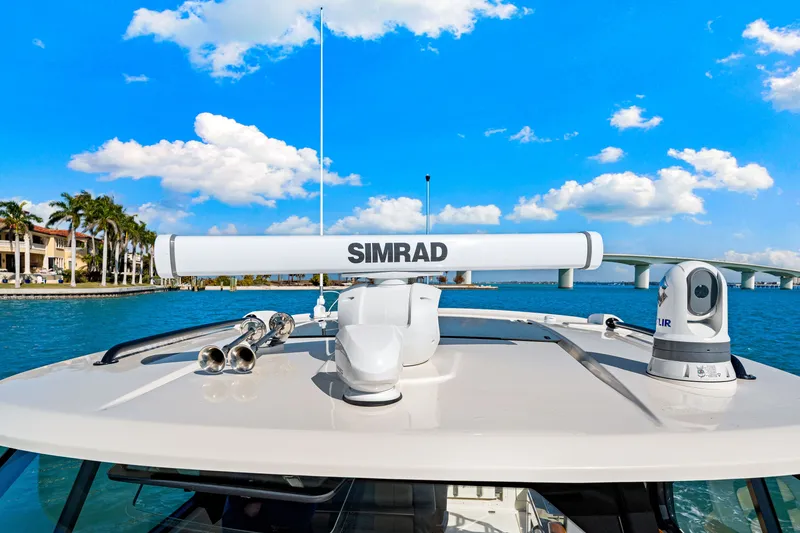 Slide: The Image of Boston Whaler 380 Realm 2026 - 81