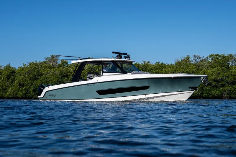 Slide: The Image of Boston Whaler 420 Outrage 2026 - 0