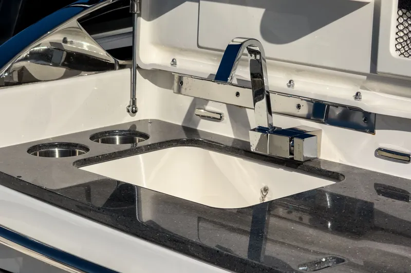 Slide: The Image of Boston Whaler 420 Outrage 2026 - 10