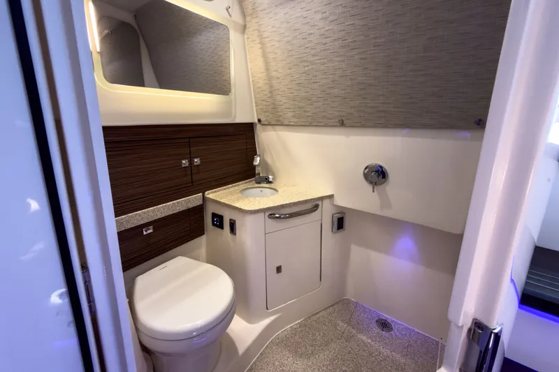 Slide: The Image of Boston Whaler 420 Outrage 2026 - 24