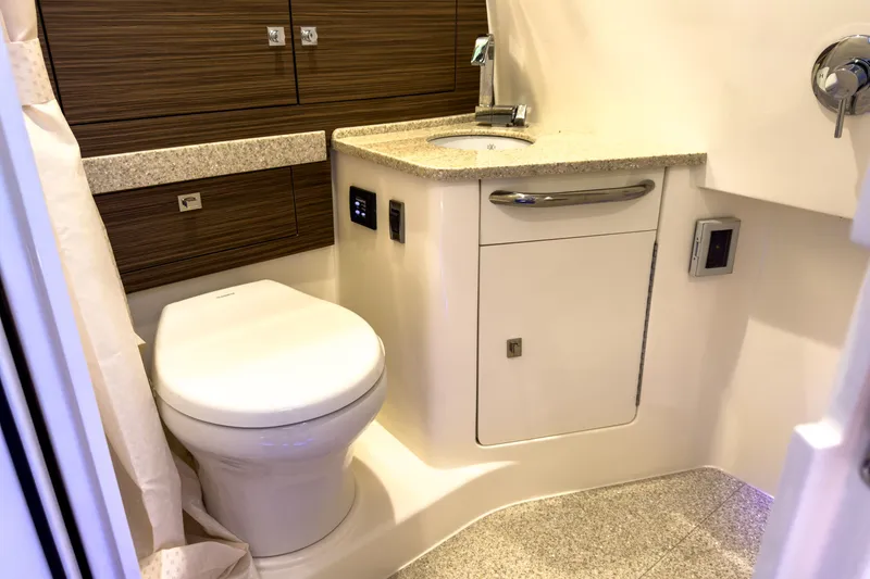 Slide: The Image of Boston Whaler 420 Outrage 2026 - 25