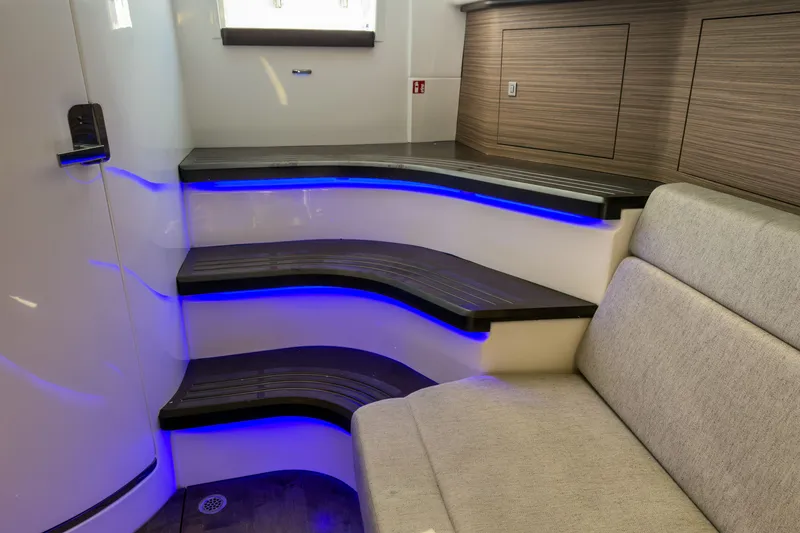Slide: The Image of Boston Whaler 420 Outrage 2026 - 29