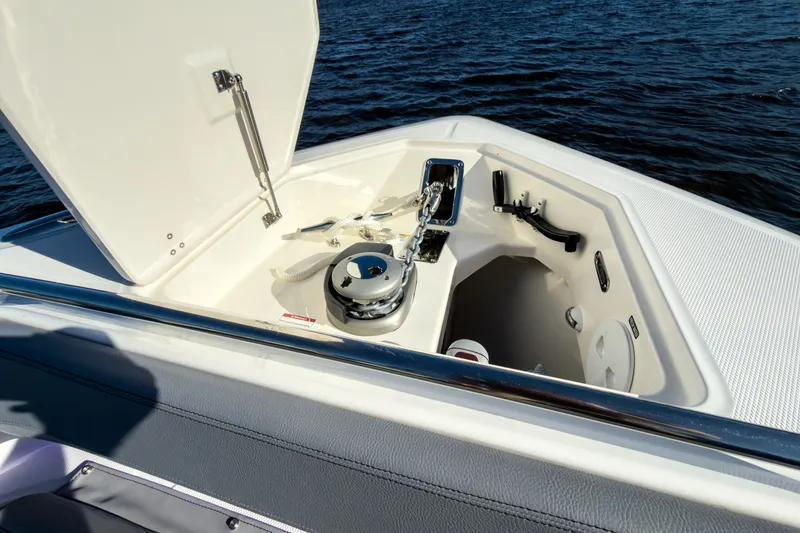 Slide: The Image of Boston Whaler 420 Outrage 2026 - 35
