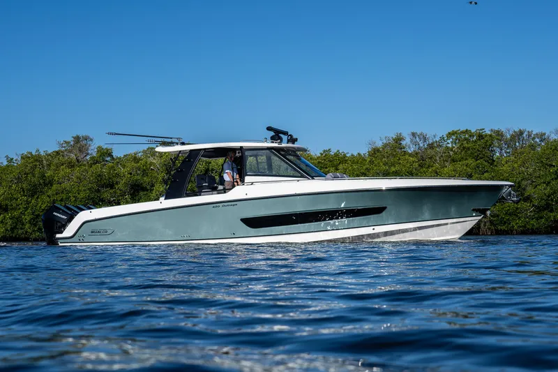 Slide: The Image of Boston Whaler 420 Outrage 2026 - 39