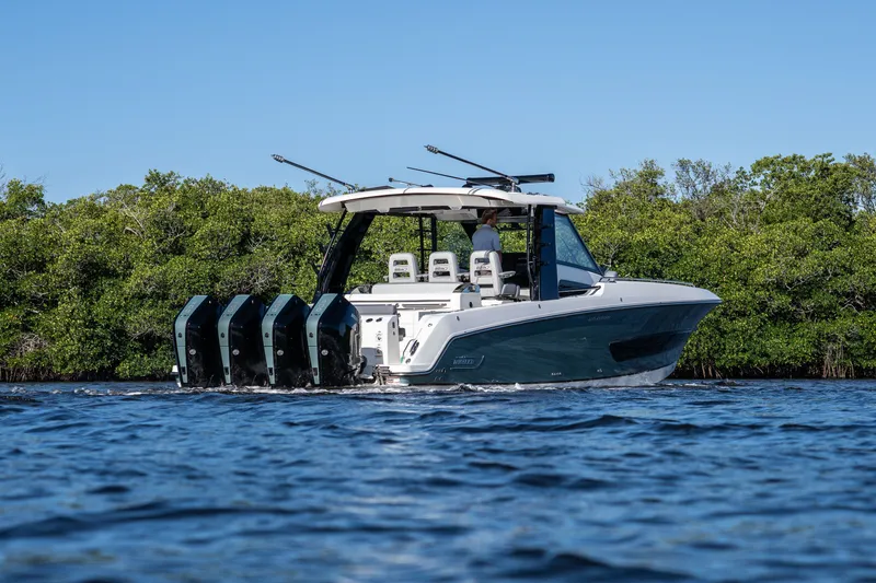 Slide: The Image of Boston Whaler 420 Outrage 2026 - 45