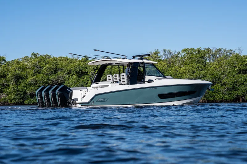 Slide: The Image of Boston Whaler 420 Outrage 2026 - 46