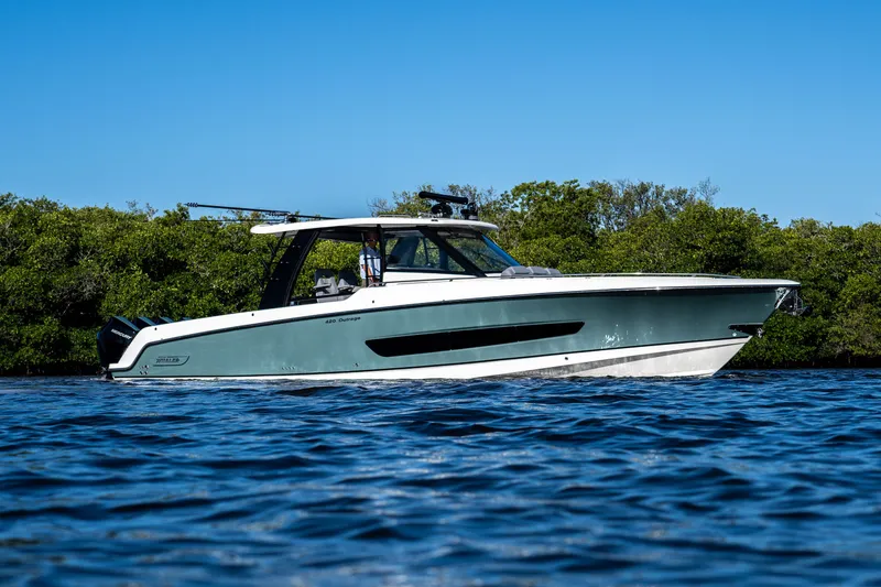 Slide: The Image of Boston Whaler 420 Outrage 2026 - 50