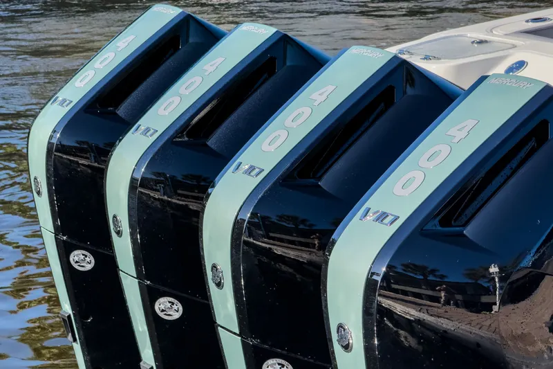 Slide: The Image of Boston Whaler 420 Outrage 2026 - 51