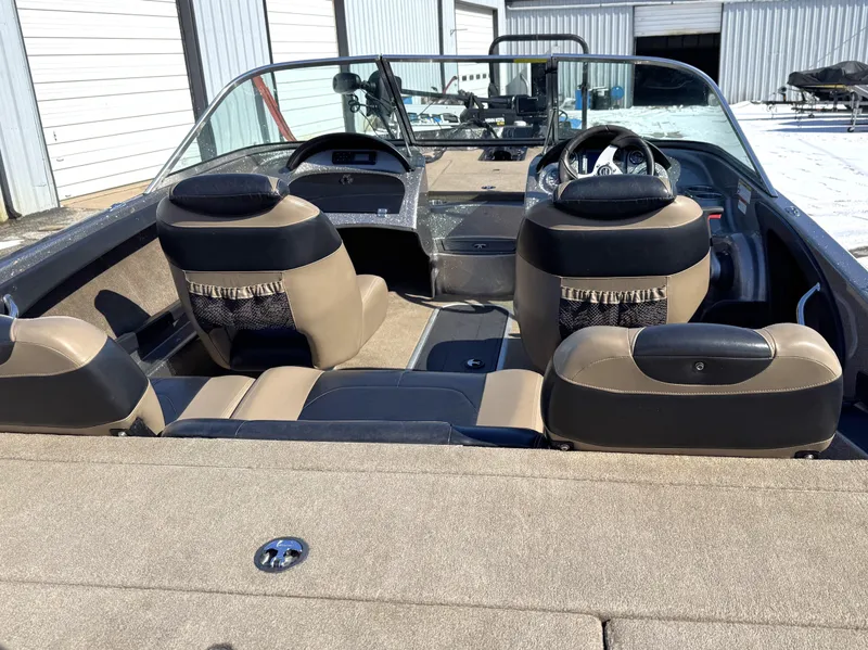 Slide: The Image of Interior of a 2013 Triton 190 SE boat with beige and black seating. - 17