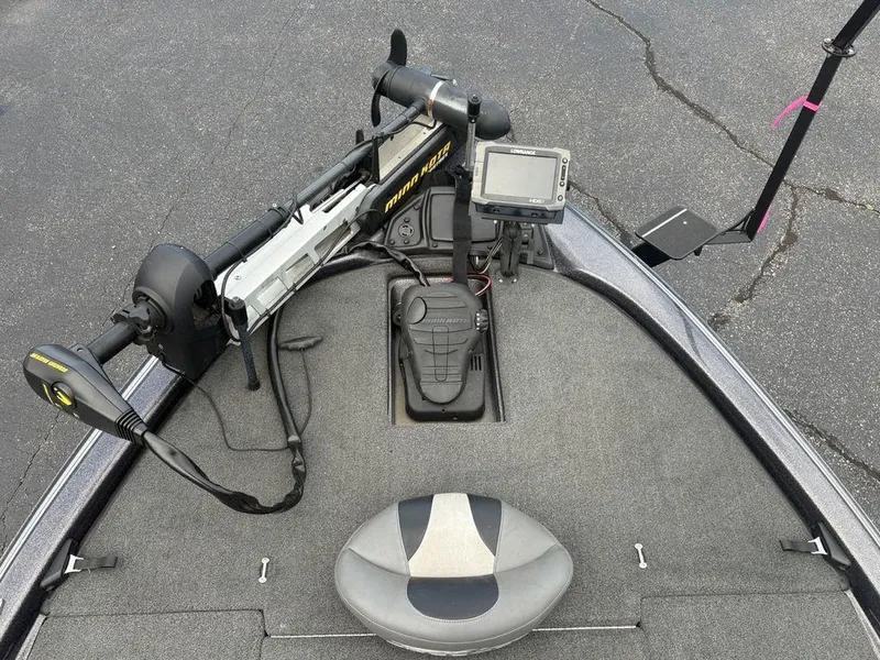 Slide: The Image of 2025 Skeeter FX 20 boat deck with trolling motor and fish finder. - 4