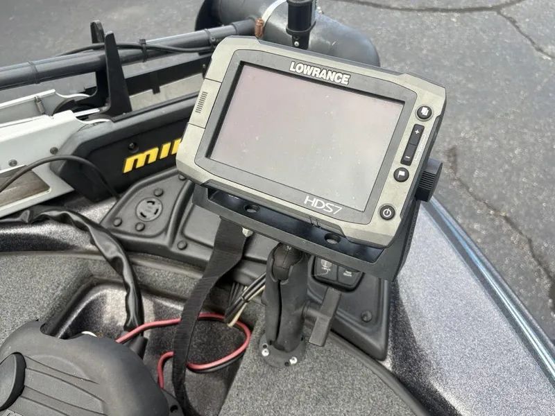 Slide: The Image of Lowrance HDS7 fishfinder on 2025 Skeeter FX 20 boat dashboard. - 5