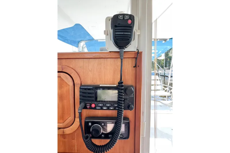 Slide: The Image of Radio equipment on a 2012 TomCat 9.70 s boat, featuring a microphone and control panel. - 60