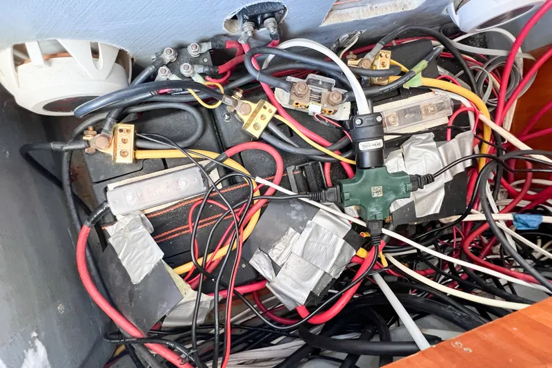 Slide: The Image of Tangled wires and connectors in a TomCat 9.70 s, 2012 model boat. - 62