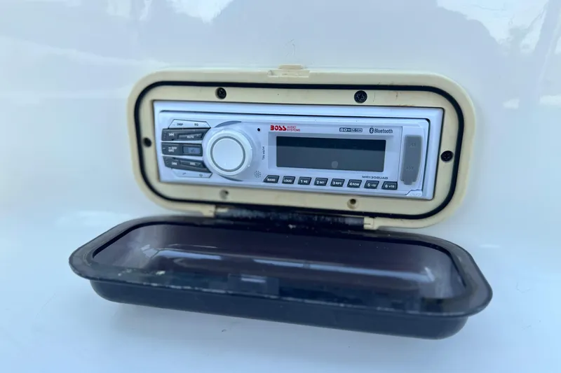 Slide: The Image of Boat stereo system on a 2004 Bayliner 175 Bowrider, featuring Bluetooth connectivity. - 20