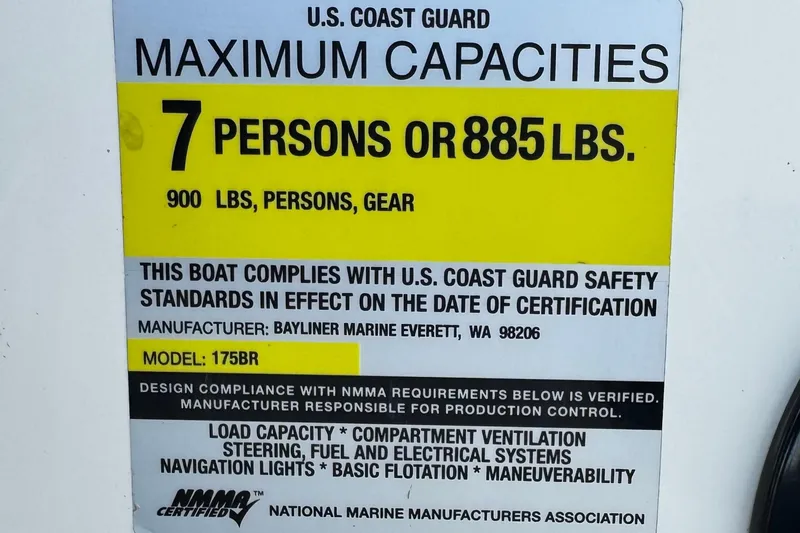Slide: The Image of 2004 Bayliner 175 Bowrider capacity label: 7 persons or 885 lbs, USCG compliant. - 25