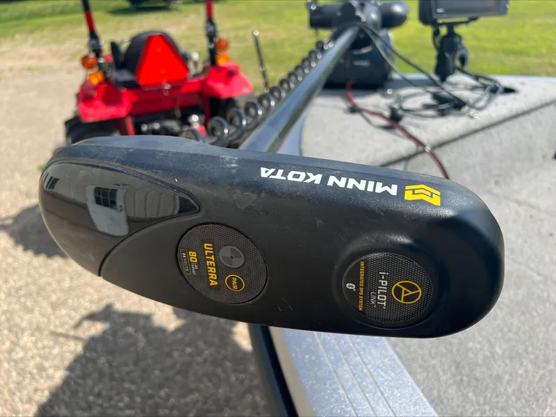 Slide: The Image of Minn Kota Ulterra motor on 2016 Crestliner Raptor 1850 boat, close-up view. - 10